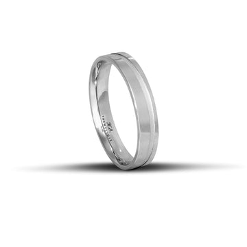 Λευκόχρυσες βέρες γάμου 4mm με λουστρέ φινίρισμα και ματ γραμμή στο κέντρο, χειροποίητης κατασκευής και διαχρονικής αισθητικής.